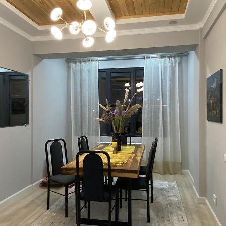 Bird'S Nest - Apartment In Downtown Karakol Luaran gambar