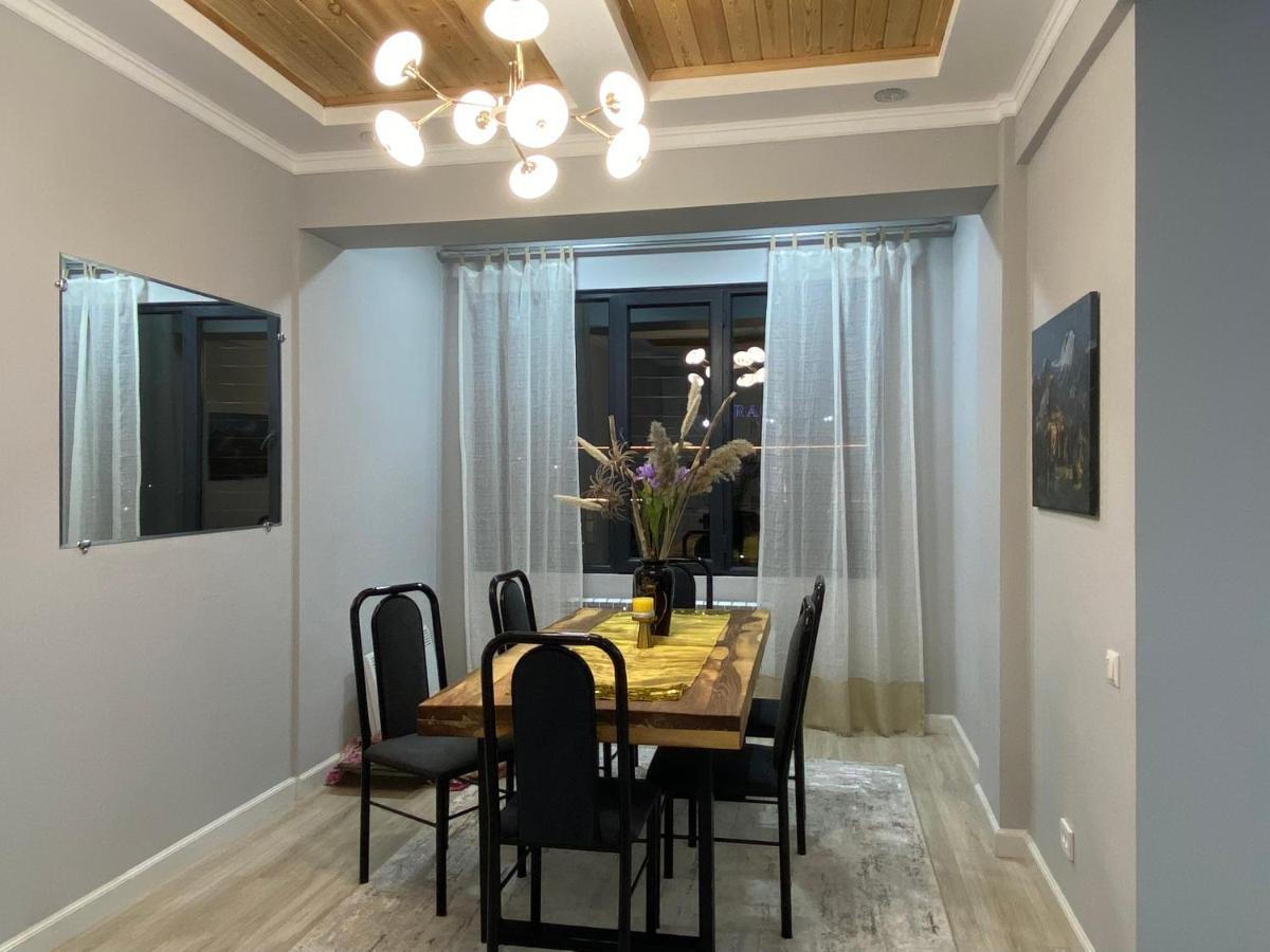 Bird'S Nest - Apartment In Downtown Karakol Luaran gambar