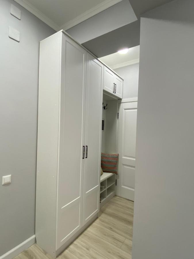 Bird'S Nest - Apartment In Downtown Karakol Luaran gambar